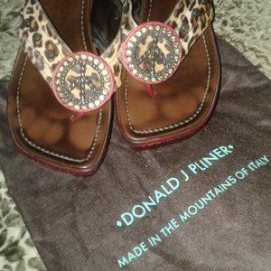 Hard to find Luxury - Peace and love with these Donald J. Pliner Sandals - 7M
